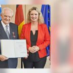 Ferdinand Klein mit Bundesverdienstkreuz am Bande ausgezeichnet